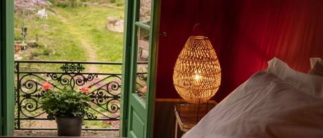 4 bedrooms, bed sheets