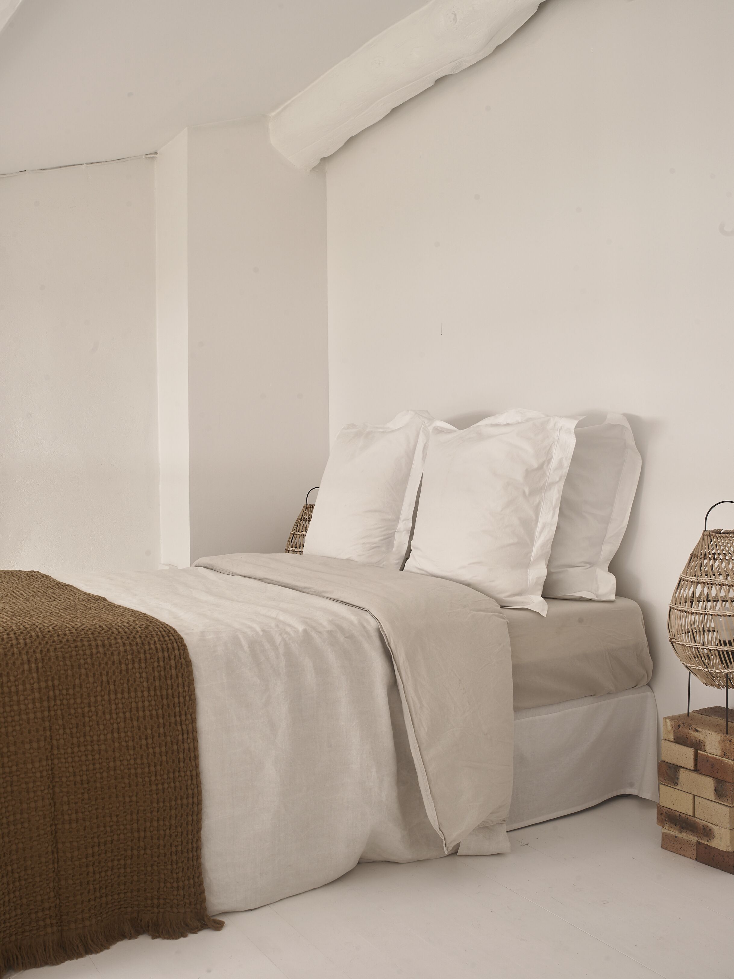 4 bedrooms, bed sheets