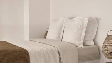 4 bedrooms, bed sheets