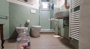 Dusche, Haartrockner, Bidet