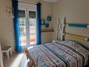 3 soverom, skrivebord, strykejern/-brett og wi-fi (inkludert)