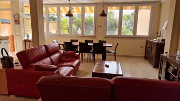 TV connectée, table de tennis de table