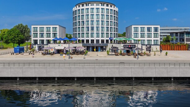 Front of property - HotelHafenWedel (Wedel)