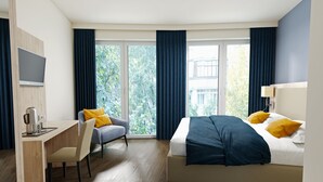Desk, soundproofing, WiFi (free), bed sheets - HotelHafenWedel (Wedel)