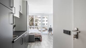 1 habitación, tabla de planchar con plancha, wifi gratis y ropa de cama