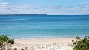 On the beach - Sunrise at Huskisson (Huskisson)