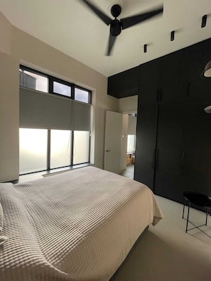 1 غرفة نوم ومكواة/لوح كي وملاءات أسرّة