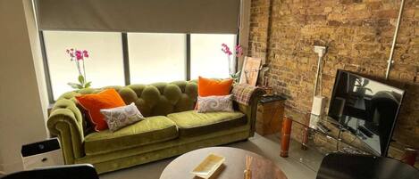 基本公寓, 1 張特大雙人床 | 起居區 | 電視