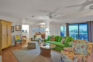 電視、書籍、 辦公室