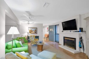 Televisión y oficina 