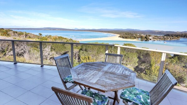 Outdoor dining - Sapphire Views - Merimbula (Merimbula)