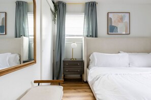 3 soverom, skrivebord, wi-fi (inkludert) og sengetøy