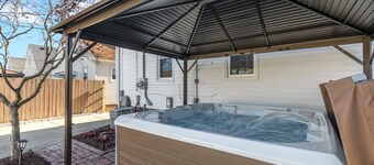 Parma Home w/ Hot Tub and Arcade Room!