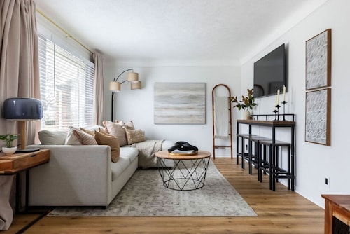 Parma Home w/ Hot Tub and Arcade Room!