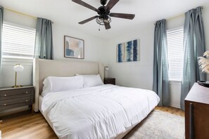 3 chambres, bureau, Wi-Fi gratuit, draps fournis