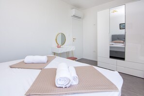 Deluxe-huvila | 4 makuuhuonetta, tallelokero huoneessa, silitysrauta/-lauta