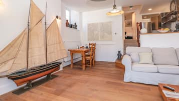 Cottage | Living area