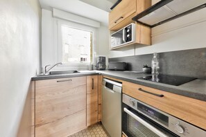 Réfrigérateur, micro-ondes, four, lave-vaisselle