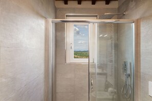 Dusche, Haartrockner, Bidet