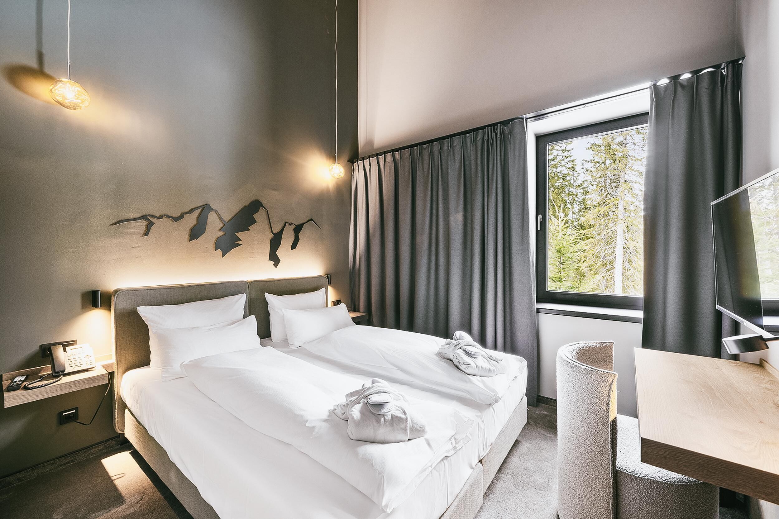 Suite, 1 Schlafzimmer | Schreibtisch, laptopgeeigneter Arbeitsplatz, Verdunkelungsvorhänge