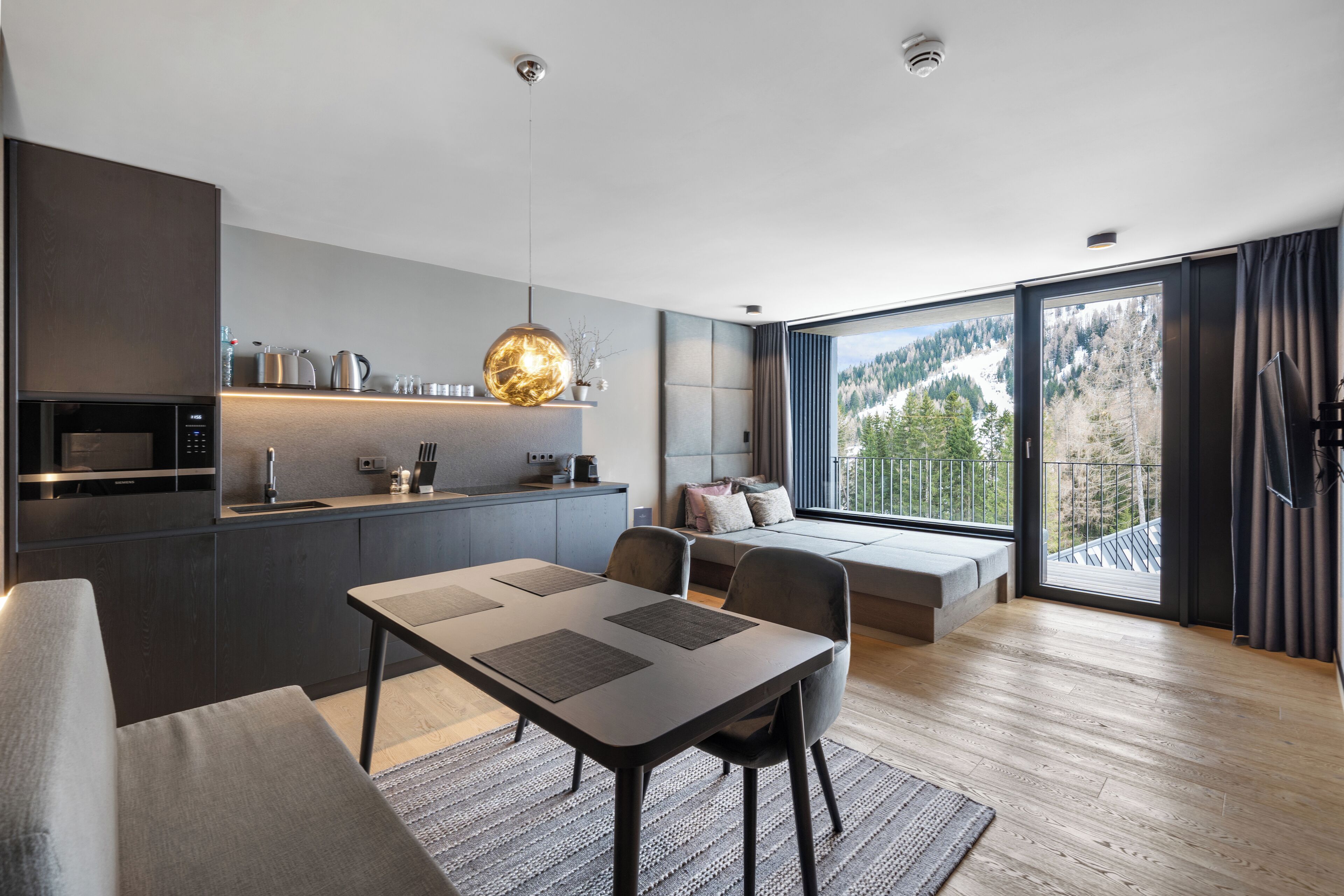 Familien-Suite, 2 Schlafzimmer | Eigene Küche | Geschirrspüler, Espressomaschine, Wasserkocher, Esstisch