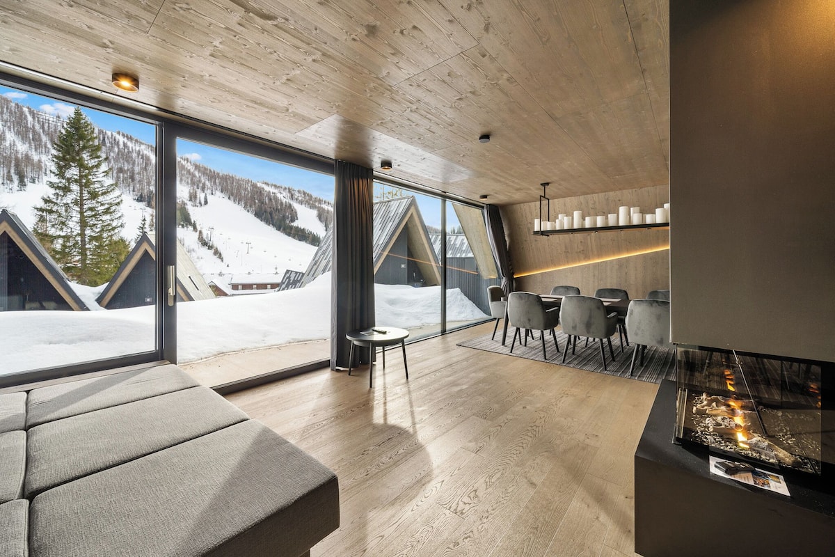 Deluxe-chalet | Oleskelualue | Taulutelevisio