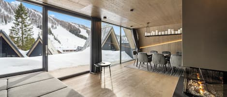 Chalet Deluxe | Coin séjour | Télévision à écran plat