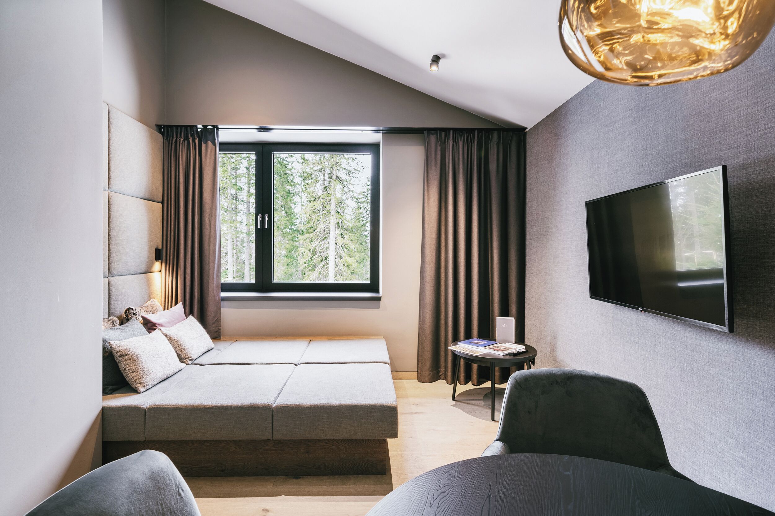 جناح - غرفة نوم واحدة | منطقة المعيشة | تلفزيون بشاشة مسطحة