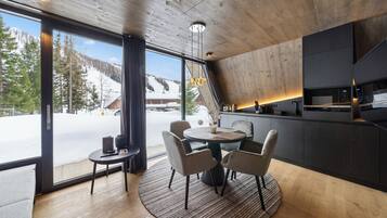 Stuga Classic | Eget kök | Diskmaskin, espressobryggare, vattenkokare och matbord