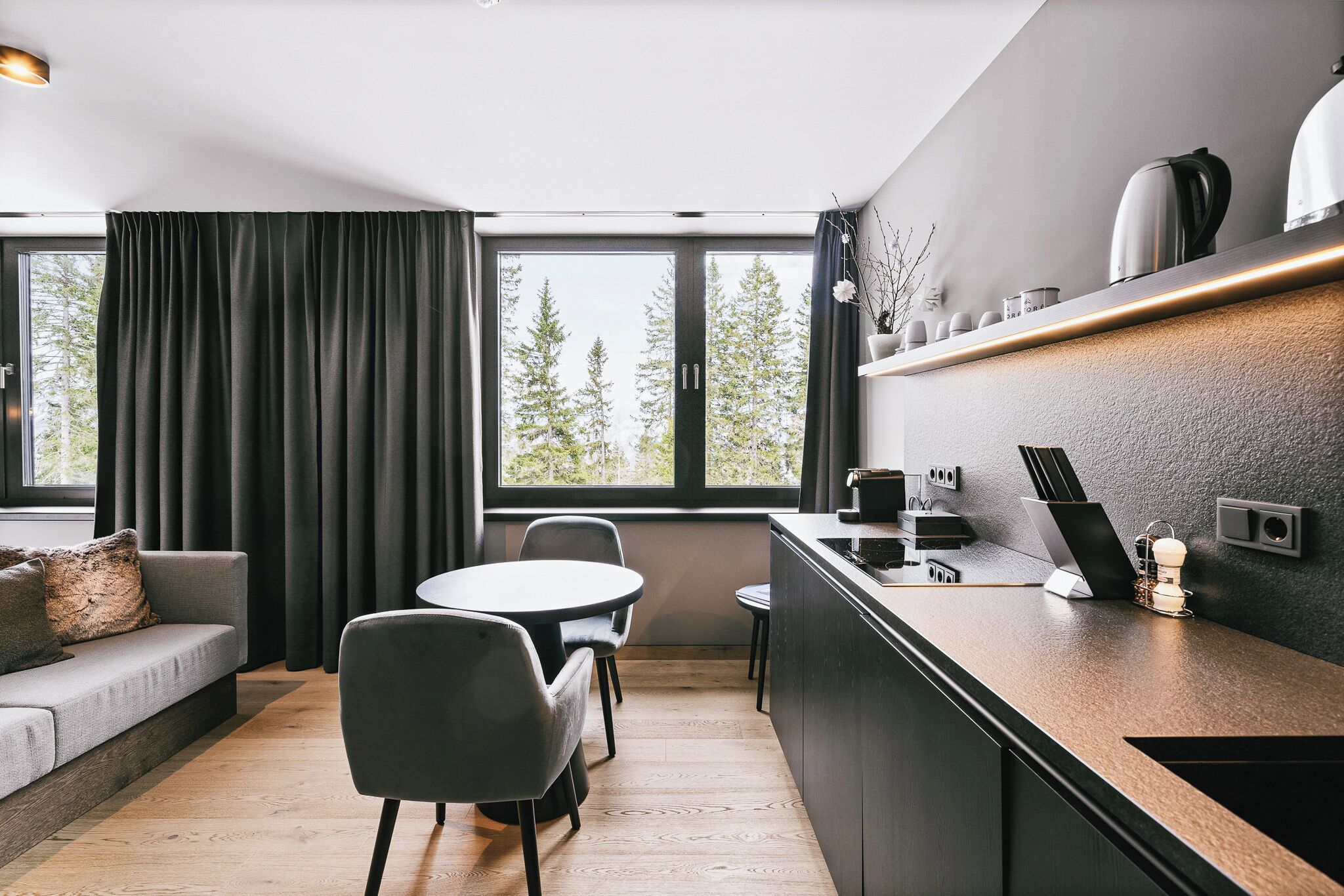 إستديو | مطبخ خاص | غسالة أطباق، ماكينة لصنع الإسبريسو، غلّاية كهربائية، مائدة طعام