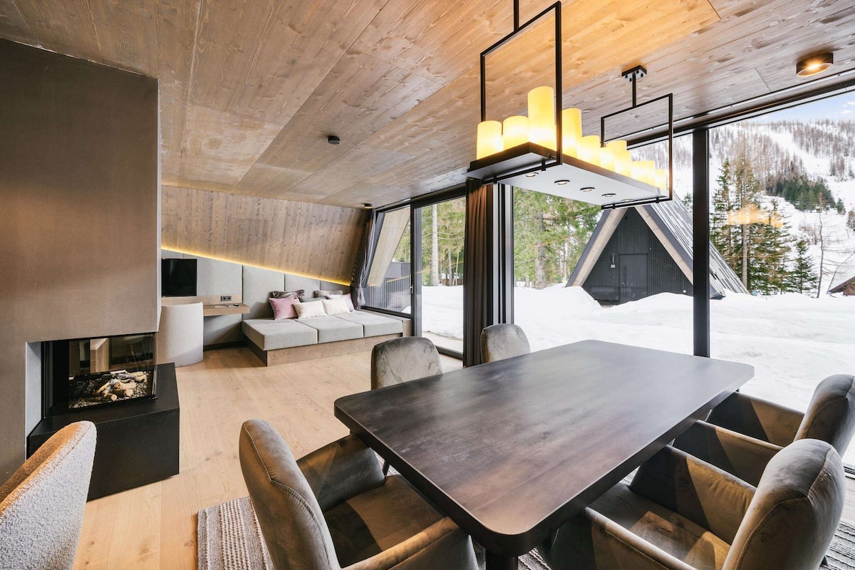 Superior-chalet | 3 makuuhuonetta, työpöytä, kannettavalle tietokoneelle sopiva työtila