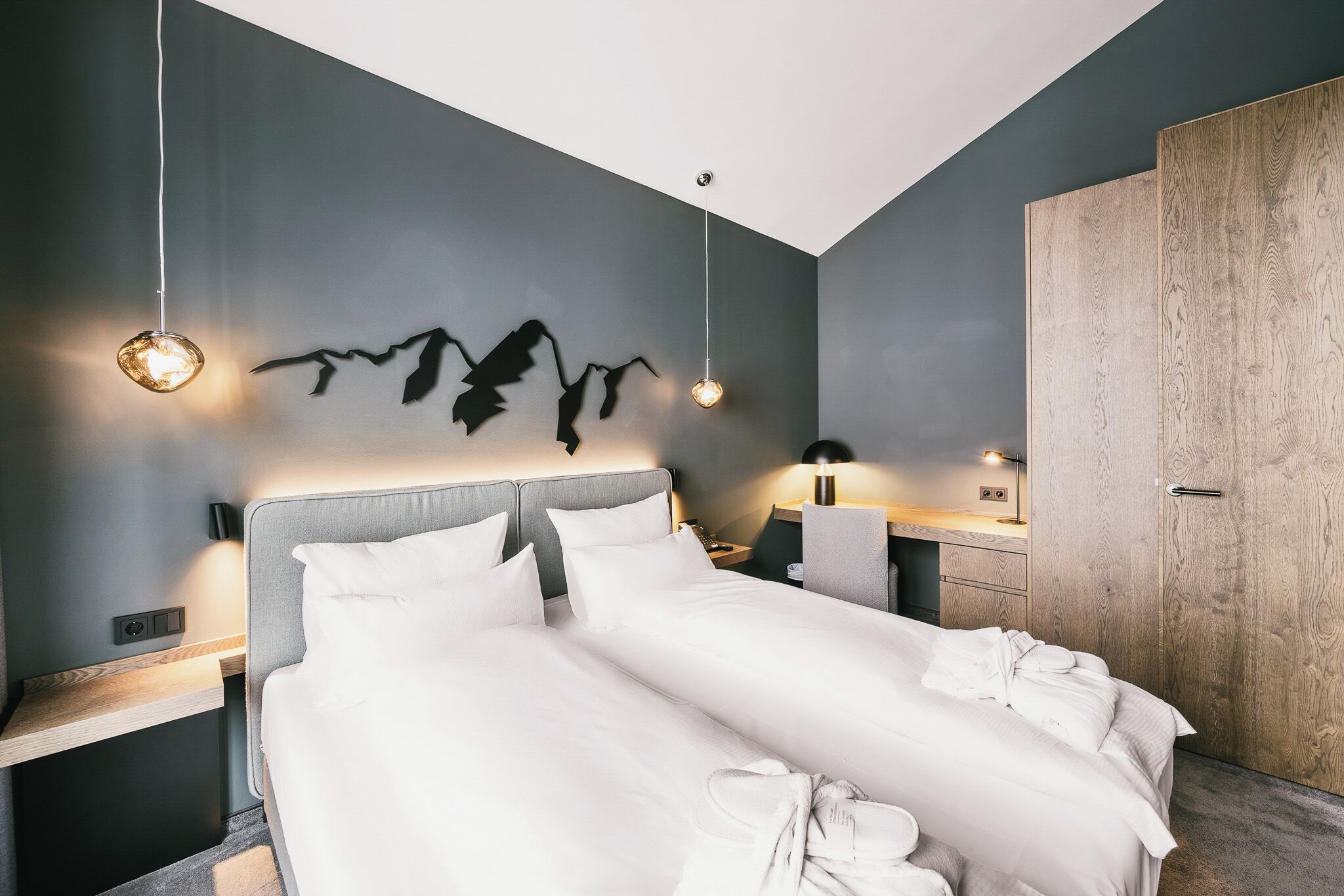 جناح سوبيريور - غرفتا نوم | مكتب ومساحة عمل للكمبيوتر المحمول وستائر تعتيم وتجهيزات عازلة للصوت