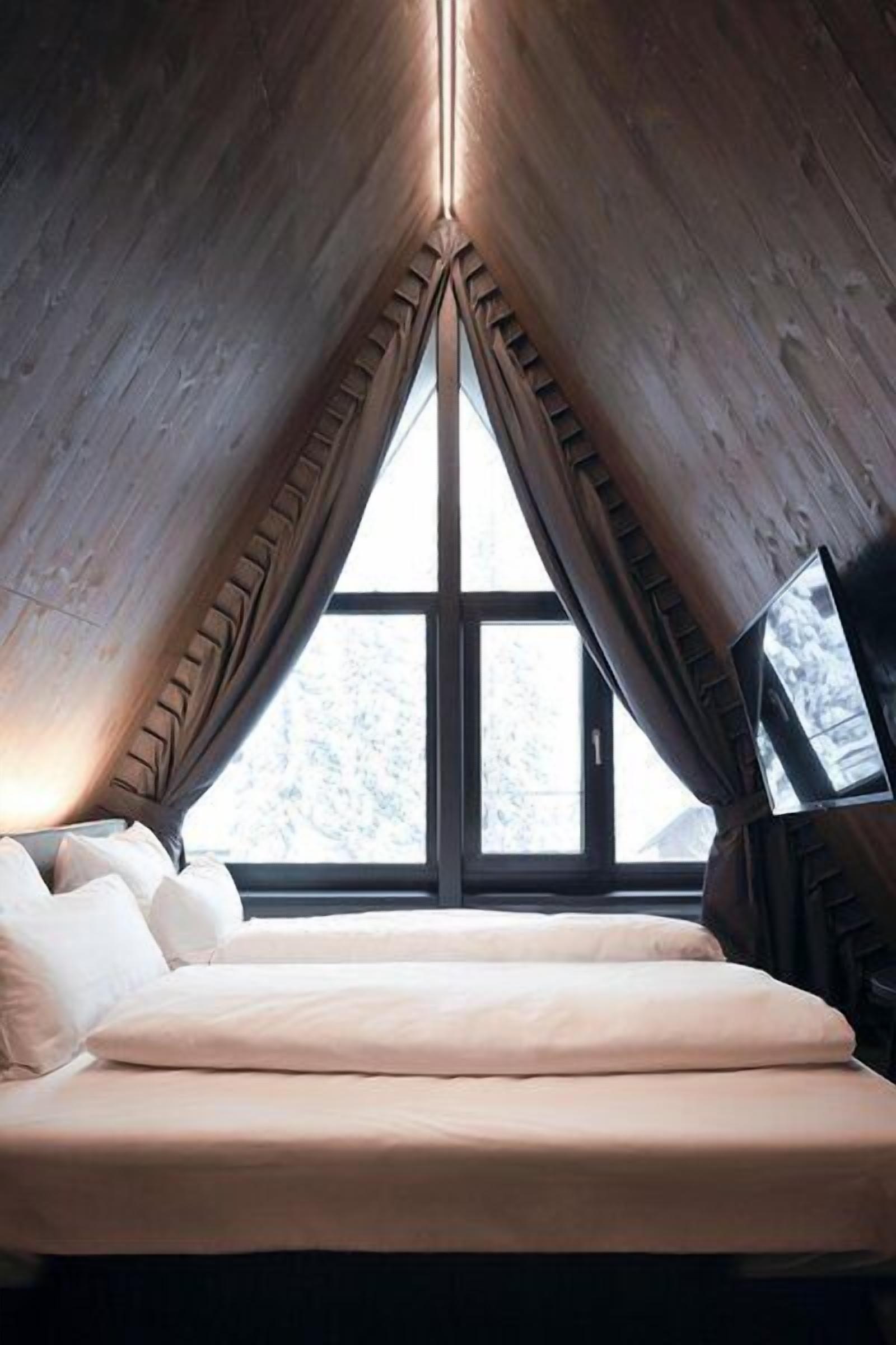 Superior Chalet | Desk, laptop workspace, blackout drapes, soundproofing