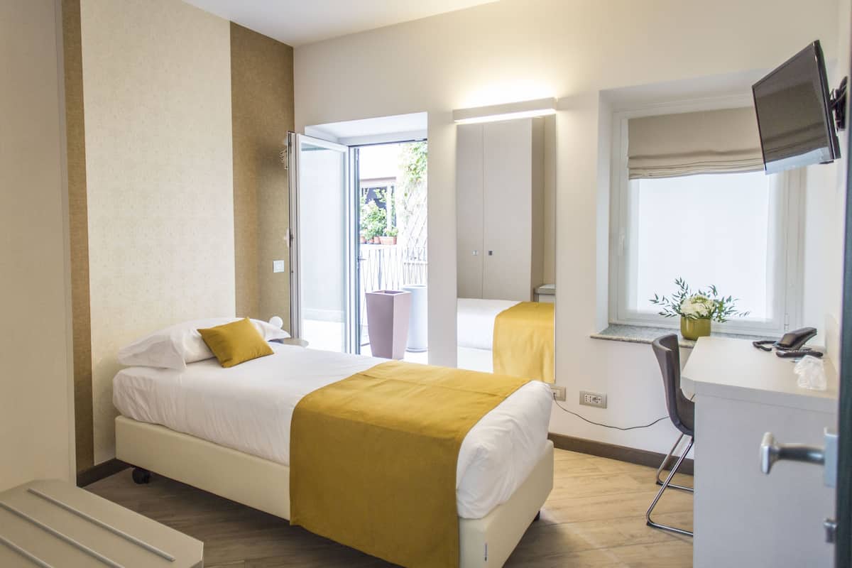 1 Schlafzimmer, Zimmersafe, Schreibtisch, laptopgeeigneter Arbeitsplatz