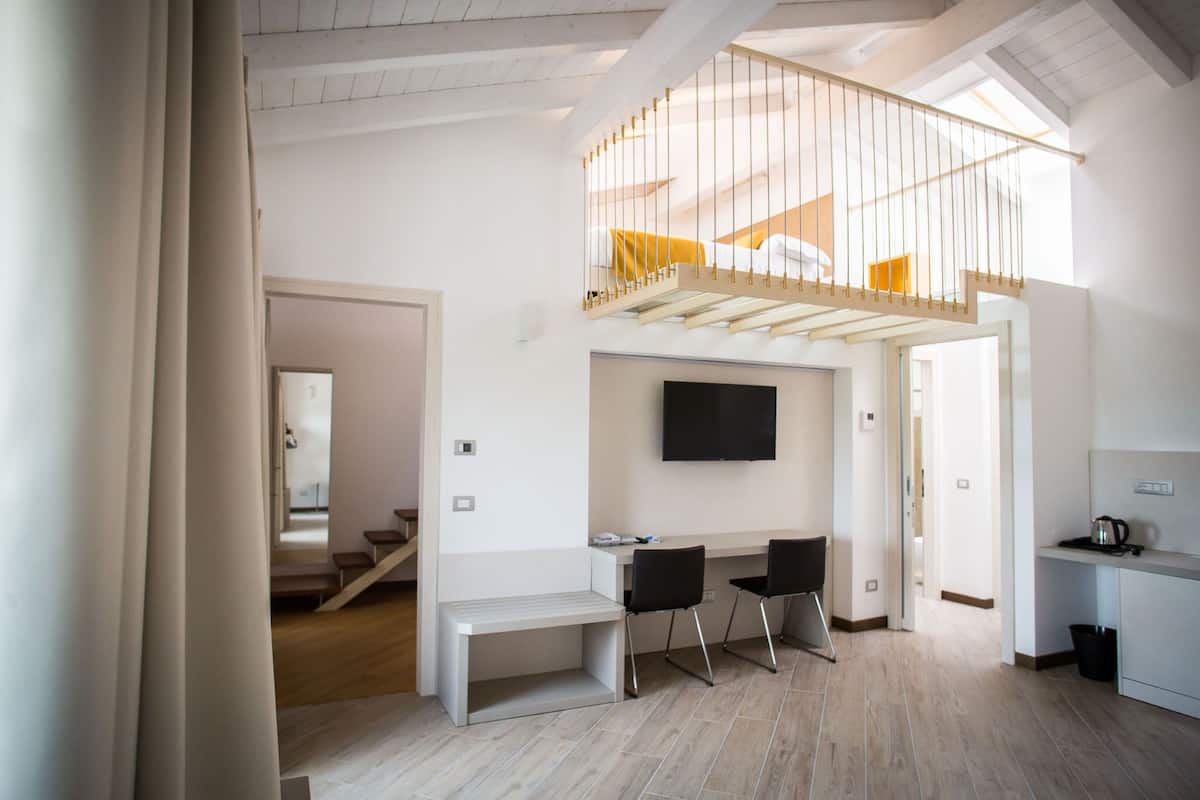 1 Schlafzimmer, Zimmersafe, Schreibtisch, laptopgeeigneter Arbeitsplatz
