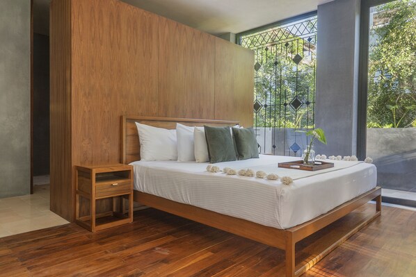 1 غرفة نوم وخزنة داخل الغرفة وبديكورات فريدة لكل غرفة