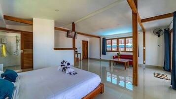 Lyxstudio | 1 sovrum, individuell inredning, unika möbler och skrivbord