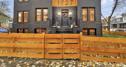 Bright and Spacious Bottom Unit!