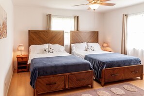 3 bedrooms, desk, iron/ironing board, free WiFi