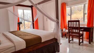 Deluxe Room | 1 bedroom, in-room safe, desk, free WiFi