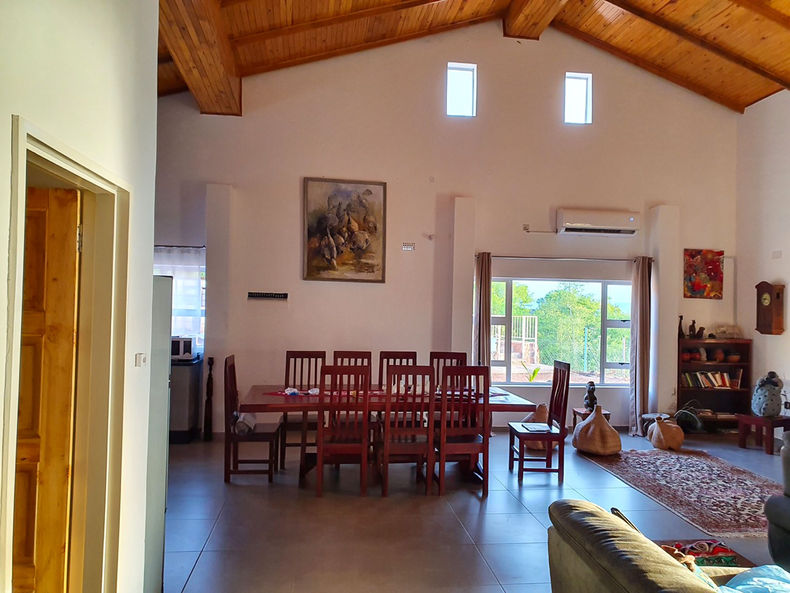 Televisión de pantalla plana 81 cm con canales de televisión por cable