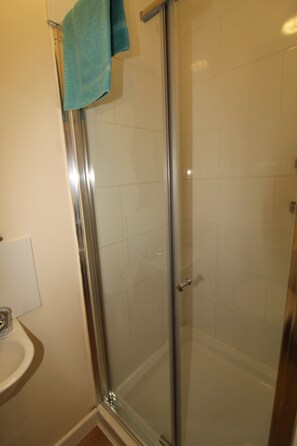 免費梳洗用品、提供毛巾、番梘、洗頭水