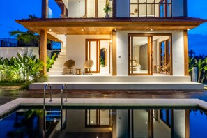In-room safe, desk, laptop workspace, iron/ironing board - Tembaga Serenity Villa - Paradise with Pool and Garden (Ubud)