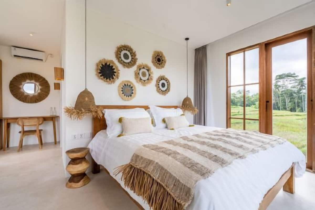 Tallelokero huoneessa, työpöytä