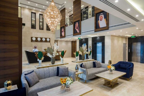 Flat-screen TV, video-game console, iPod dock, smart speakers - Myrtle Alsahafa Hotel (Riyadh)