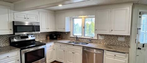 Refrigerador, microondas, horno, placa de cocina