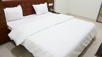 Deluxe Room | 1 bedroom, bed sheets