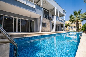 Seasonal outdoor pool - Jash Bedrooms (Milas)