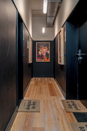 المنشأة من الداخل