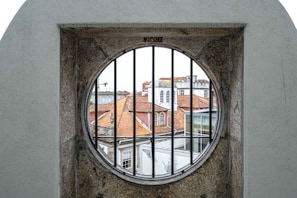 Queen Room with terrace | 1 bedroom, individually decorated, individually furnished